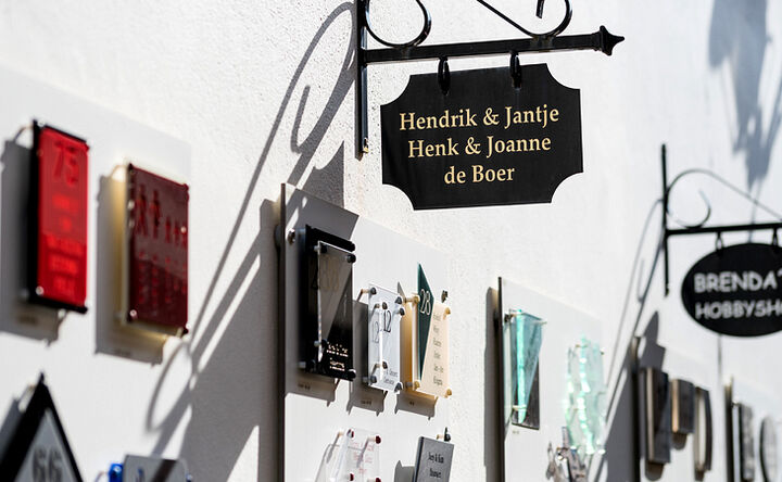 Naambord laten maken kopen in Alkmaar bij Postma en Postma